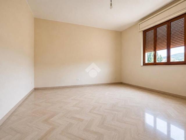 Vendesi villa singola a Stroncone