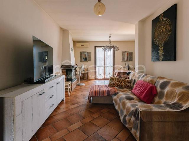 Vendesi villa singola a Stroppiana via Giovanni Falcone, 16