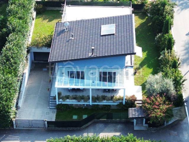 Vendesi villa singola ad Angera via per Barza, Barzola