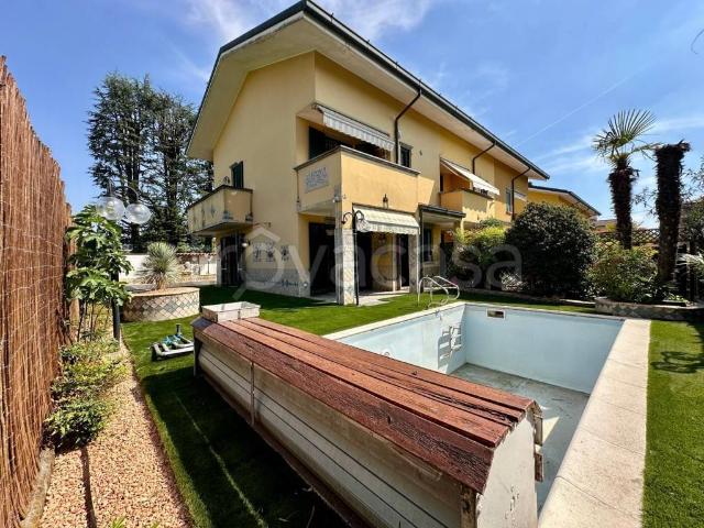Vendesi villa singola ad Agrate Brianza via Cesare Battisti, 70