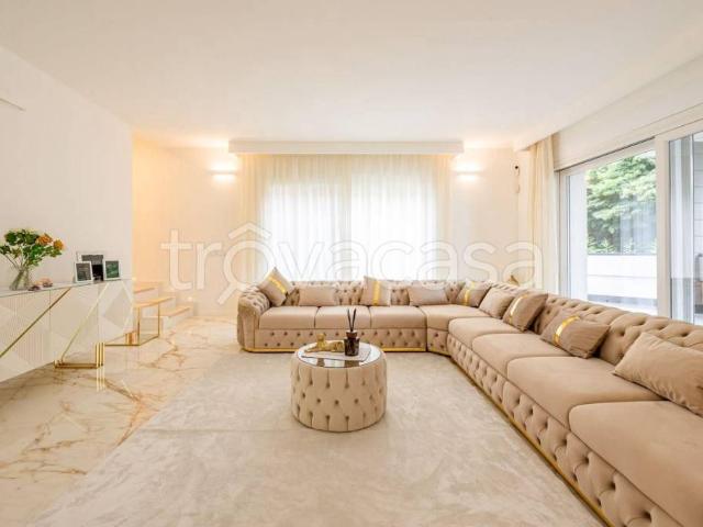 Vendesi villa singola ad Arese via Giannetto Mattei, 19