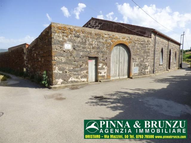 Vendesi villa/villetta a Soddì via cagliari 10