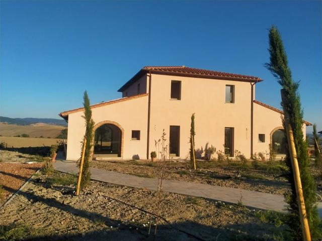 Vendesi villetta libera su tre lati con giardino e piscina p. 150m² Lajatico