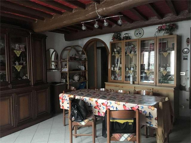 vendita Montecarlo 6 vani 180mq