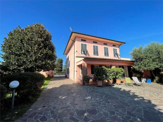 vendita camigliano 8 vani 270mq