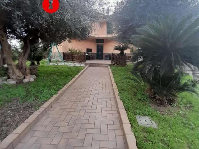 vendita Cancello scalo 8 vani 420mq