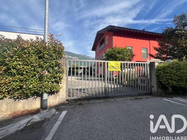 Vendita Casa indipendente / Villa 1106 m² 5 camere Rover. 1106m² Rovereto