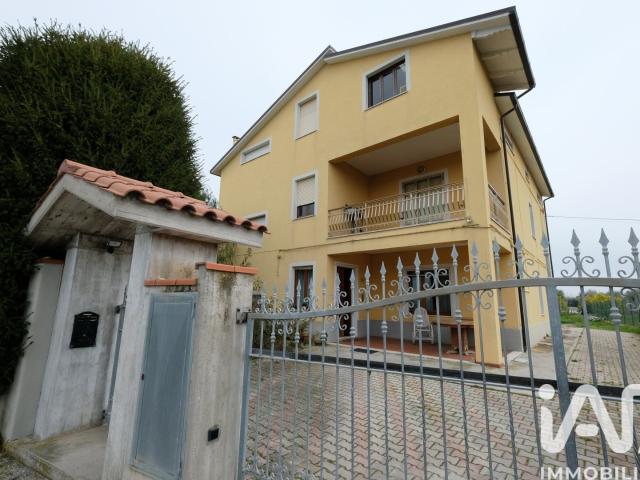 Vendita Casa indipendente / Villa 136 m² 6 camere Fermo 136m² Fermo