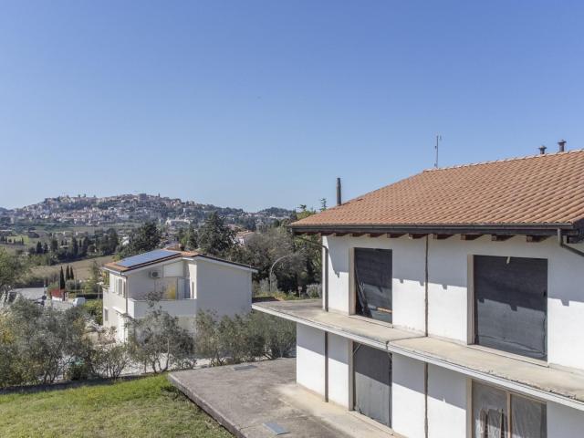 Vendita Casa indipendente / Villa 240 m² 4 camere Osimo 240m² Osimo