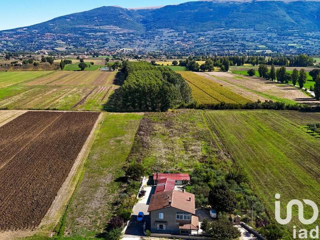 Vendita Casa indipendente / Villa 240 m² 5 camere Assisi 240m² Assisi