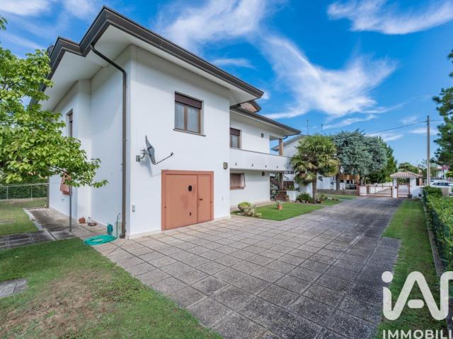 Vendita Casa indipendente / Villa 252 m² 5 camere Ariano. 252m² Ariano nel Polesine