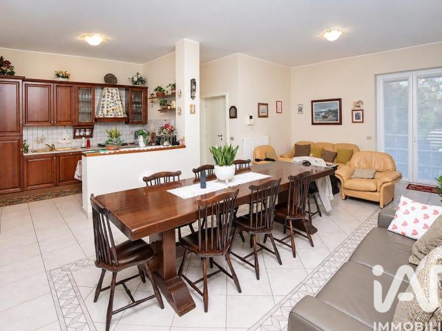 Vendita Casa indipendente / Villa 258 m² 4 camere Roseto. 258m² Roseto degli Abruzzi