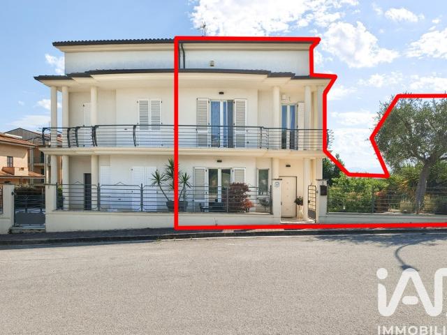 Vendita Casa indipendente / Villa 270 m² 2 camere Monteg. 270m² Montegranaro