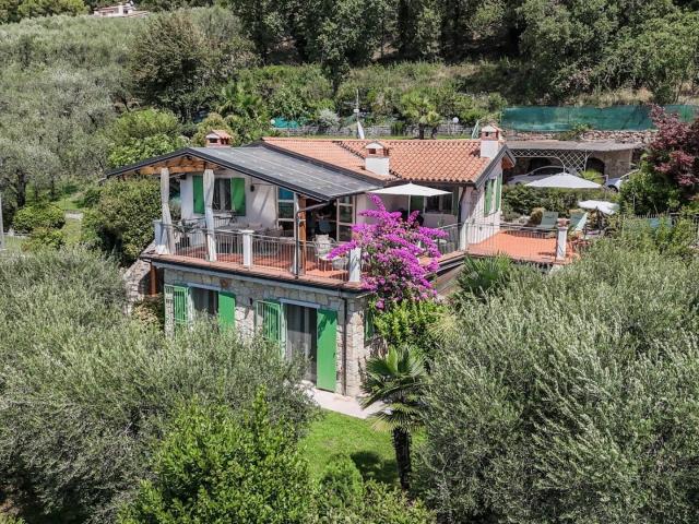 Vendita Casa indipendente / Villa 270 m² 3 camere Torri. 270m² Torri del Benaco