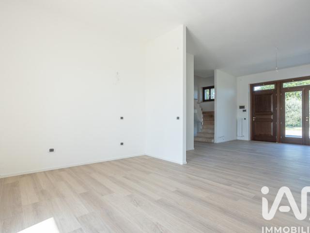 Vendita Casa indipendente / Villa 279 m² 3 camere Montec. 279m² Montecassiano