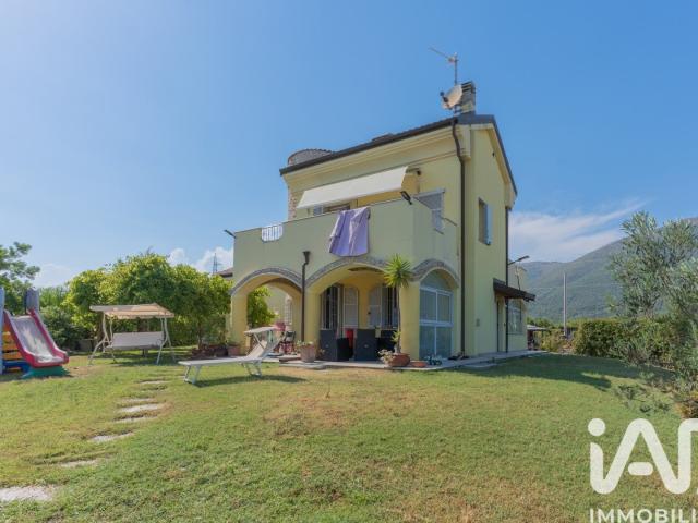 Vendita Casa indipendente / Villa 280 m² 4 camere Albeng. 280m² Albenga