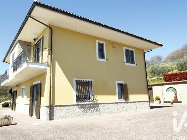 Vendita Casa indipendente / Villa 200 m² 5 camere Vietri. 200m² Vietri di Potenza