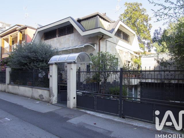 Vendita Casa indipendente / Villa 210 m² 4 camere Cinise. 210m² Cinisello Balsamo