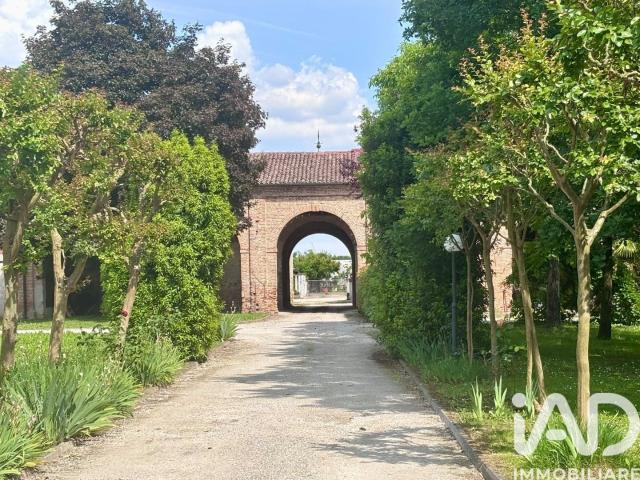 Vendita Casa indipendente / Villa 212 m² 3 camere Torri. 212m² Torri di Quartesolo