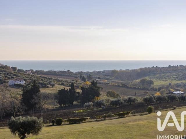 Vendita Casa indipendente / Villa 233 m² 3 camere Civita. 233m² Civitanova Marche