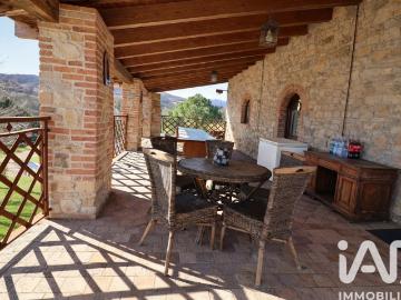 Vendita Casa indipendente / Villa 234 m² 4 camere Vernas. 234m² Vernasca