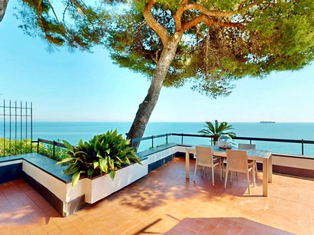Vendita Casa indipendente / Villa 350 m² 5 camere Arenza. 350m² Arenzano
