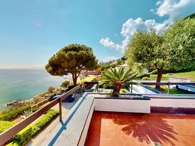 Vendita Casa indipendente / Villa 350 m² 5 camere Arenza. 350m² Arenzano