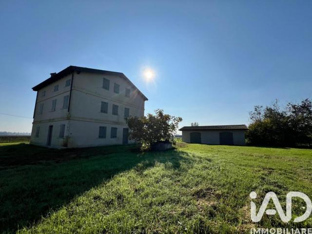 Vendita Casa indipendente / Villa 350 m² 5 camere San Fe. 350m² San Felice sul Panaro