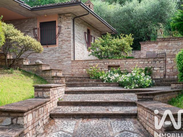 Vendita Casa indipendente / Villa 350 m² 6 camere Assisi 350m² Assisi