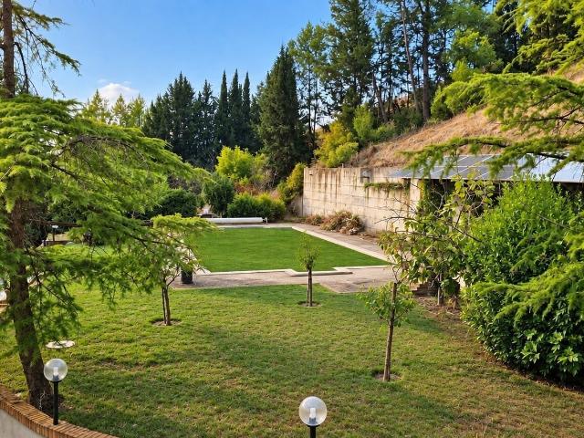 Vendita Casa indipendente / Villa 365 m² 8 camere Ascoli. 365m² Ascoli Piceno