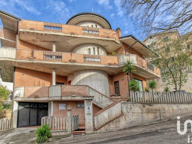 Vendita Casa indipendente / Villa 370 m² 3 camere Sant'E. 370m² Sant'Elpidio a Mare
