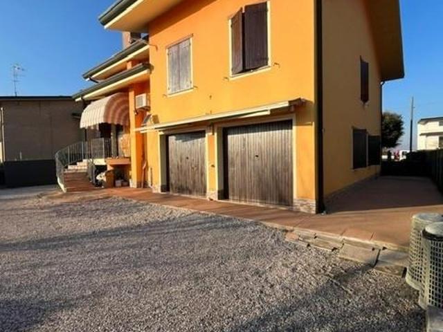 Vendita Casa indipendente / Villa 300 m² 2 camere Bonden. 300m² Bondeno