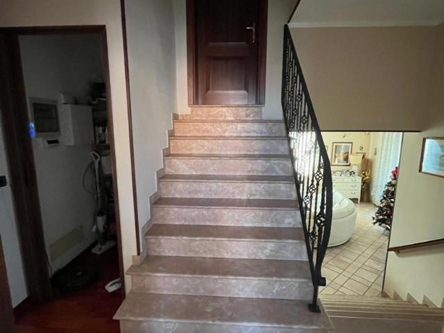 Vendita Casa indipendente / Villa 300 m² 2 camere Bonden. 300m² Bondeno