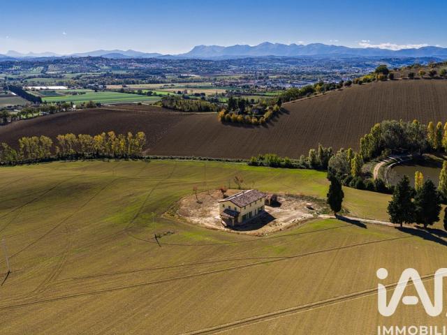 Vendita Casa indipendente / Villa 300 m² 4 camere Macera. 300m² Macerata