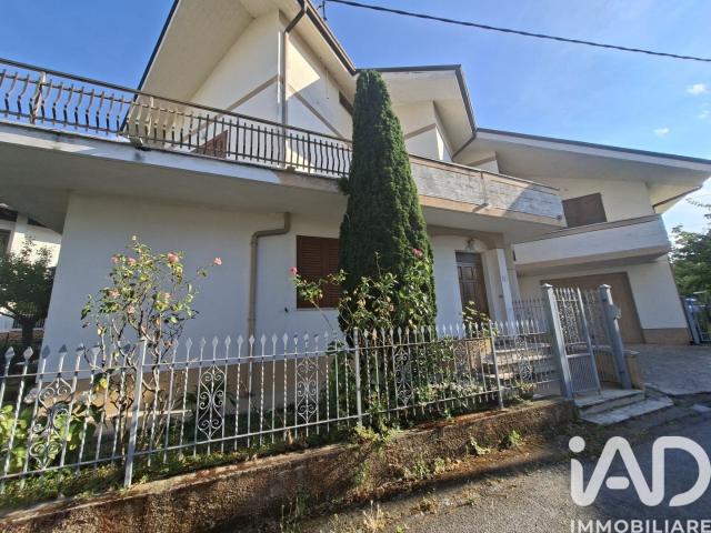 Vendita Casa indipendente / Villa 300 m² 4 camere Giulia. 300m² Giulianova