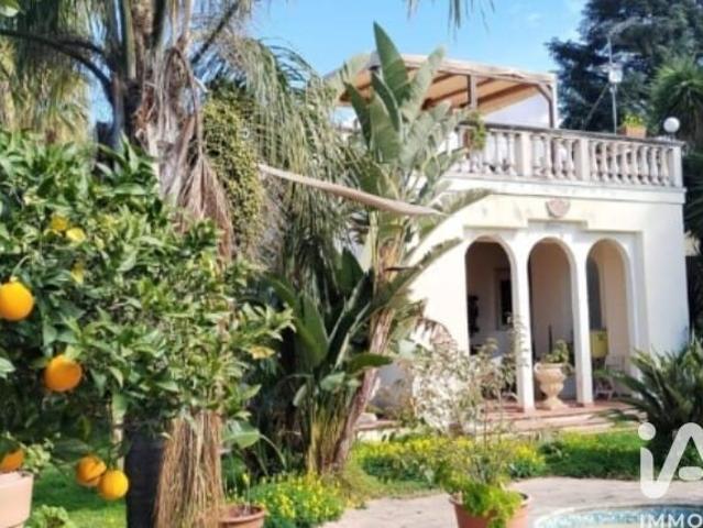 Vendita Casa indipendente / Villa 300 m² 8 camere Lamezi. 300m² Lamezia Terme