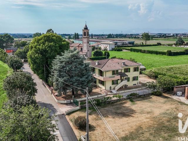 Vendita Casa indipendente / Villa 310 m² 6 camere Castig. 310m² Castiglione delle Stiviere
