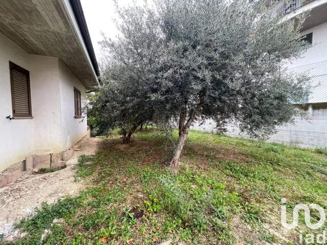 Vendita Casa indipendente / Villa 325 m² 3 camere Pianel. 325m² Pianella