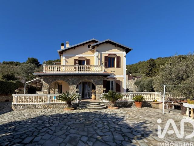 Vendita Casa indipendente / Villa 339 m² 4 camere Cipres. 339m² Cipressa