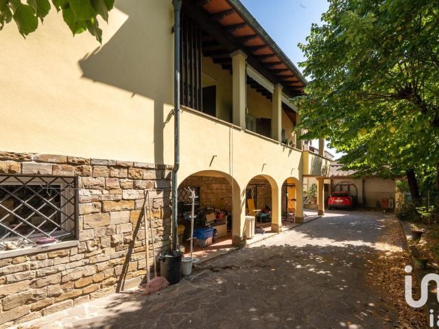 Vendita Casa indipendente / Villa 480 m² 4 camere Campi. 480m² Campi Bisenzio