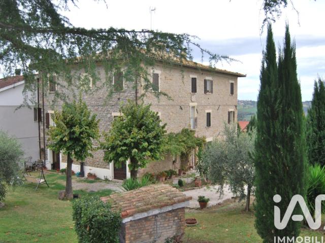 Vendita Casa indipendente / Villa 400 m² 15 camere Sasso. 400m² Sassocorvaro