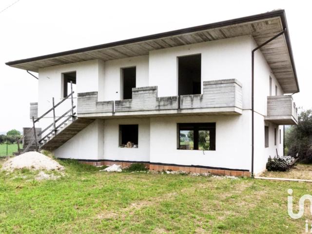 Vendita Casa indipendente / Villa 400 m² 4 camere Notare. 400m² Notaresco