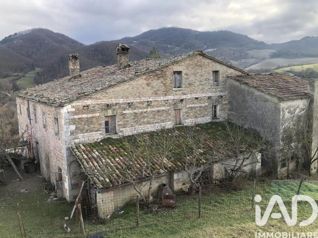 Vendita Casa indipendente / Villa 400 m² 4 camere Piobbi. 400m² Piobbico