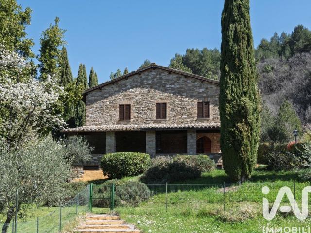 Vendita Casa indipendente / Villa 400 m² 6 camere Assisi 400m² Assisi