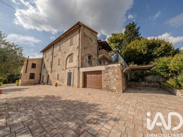 Vendita Casa indipendente / Villa 400 m² 6 camere Assisi 400m² Assisi