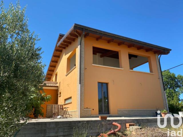 Vendita Casa indipendente / Villa 410 m² 5 camere Contro. 410m² Controguerra