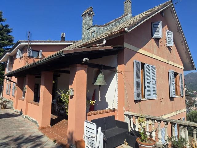 Vendita Casa indipendente / Villa 420 m² 14 camere Genov. 420m² Genova