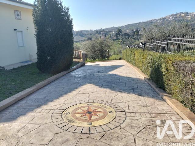 Vendita Casa indipendente / Villa 424 m² 5 camere Città. 424m² Città Sant'Angelo