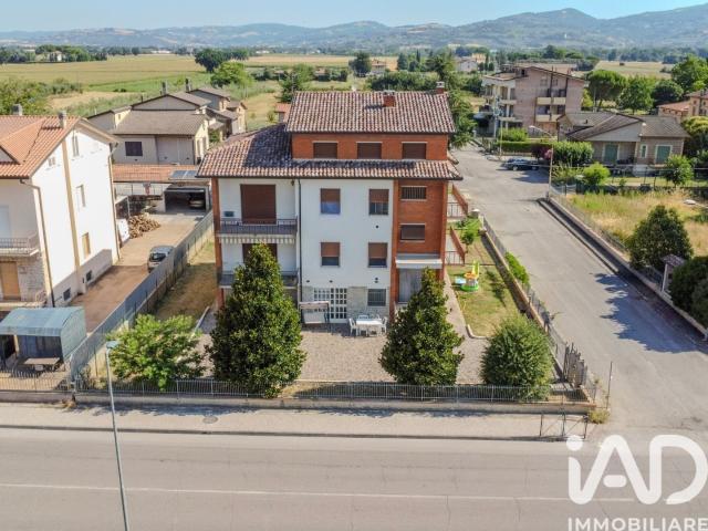 Vendita Casa indipendente / Villa 425 m² 4 camere Bastia. 425m² Bastia Umbra