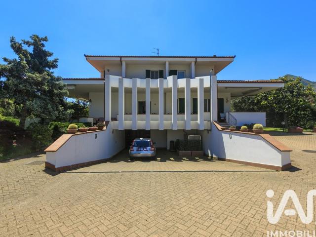 Vendita Casa indipendente / Villa 582 m² 4 camere Borghe. 582m² Borghetto Santo Spirito